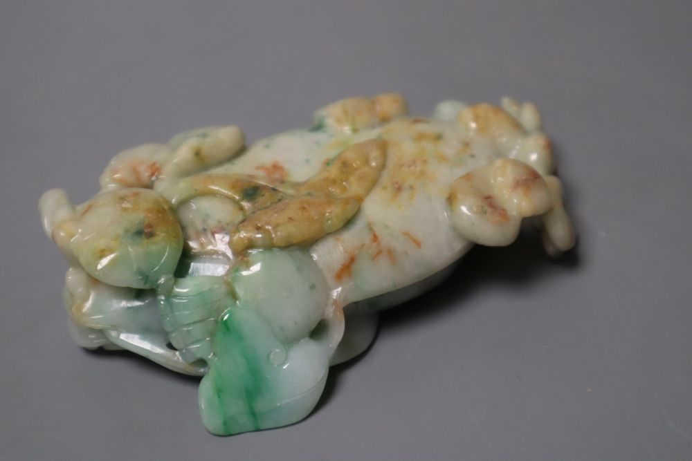 A Chinese jadeite carving of a bixi biting lingzhi, 10.4cm